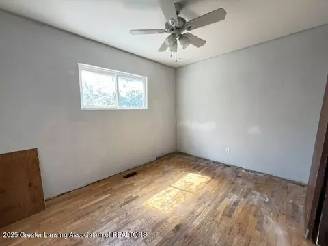 Bedroom - 3115 Risdale Ave, Lansing, MI 48911 photo 2 of 3