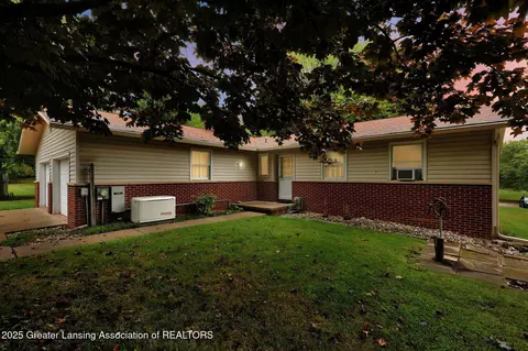 1404 W Stoll Rd, Dewitt, MI 48820