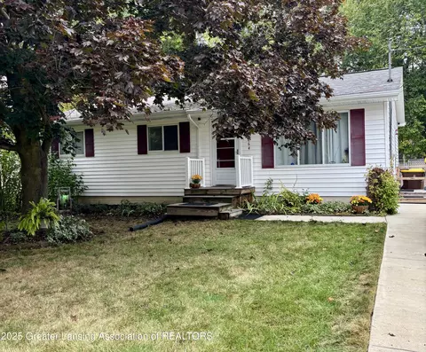 1664 Pepper Ridge Dr, Haslett, MI 48840