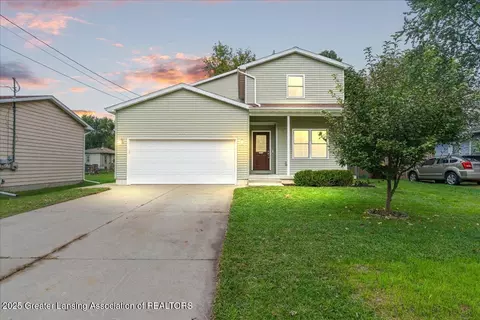 213 High St, Grand Ledge, MI 48837