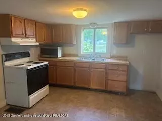 Entry Way - 209 W Adelaide St, Maple Rapids, MI 48853 photo 2 of 7