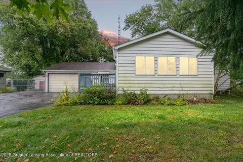 6218 N Belsay Rd, Flint, MI 48506