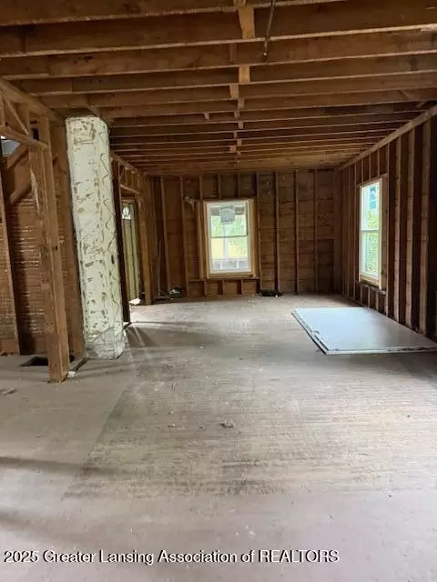 Entry Way - 910 S Jackson St, Jackson, MI 49203 photo 9 of 9
