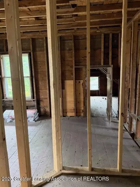 Entry Way - 910 S Jackson St, Jackson, MI 49203 photo 6 of 9