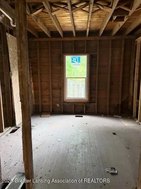 Entry Way - 910 S Jackson St, Jackson, MI 49203 photo 2 of 9