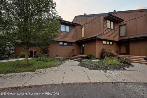 5359 Wild Oak Dr #54, East Lansing, MI 48823