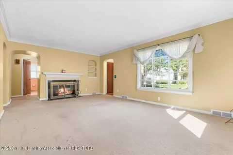 Living - 1124 Pershing Ave, Lansing, MI 48910 photo 2 of 4