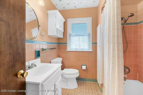 Bath - 1124 Pershing Ave, Lansing, MI 48910 photo 1 of 1