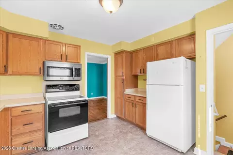 Kitchen - 1124 Pershing Ave, Lansing, MI 48910 photo 2 of 4