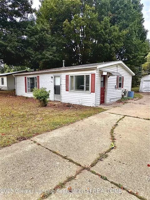 722 Cherry St, Charlotte, MI 48813