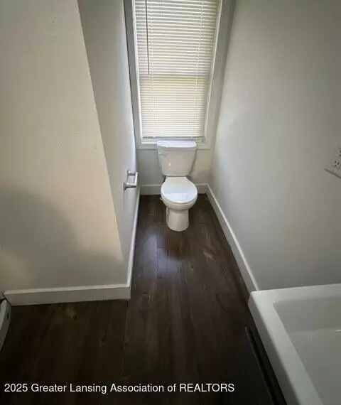 Bath - 1011 N Chestnut St, Lansing, MI 48906 photo 2 of 3
