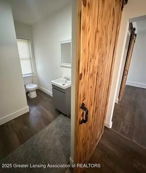Entry Way - 1011 N Chestnut St, Lansing, MI 48906 photo 2 of 3