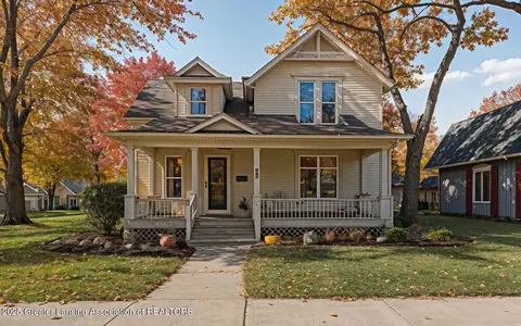 301 Emerson St, Ithaca, MI 48847