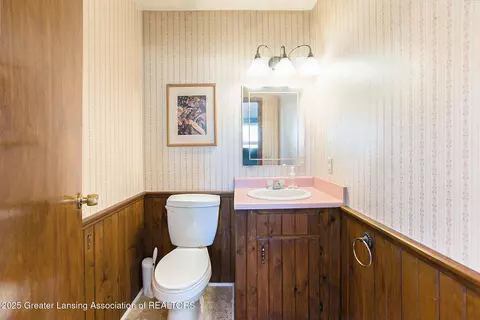 Bath - 1335 Maycroft Rd, Lansing, MI 48917 photo 3 of 3
