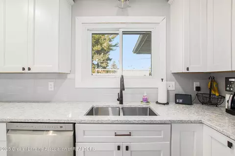 Kitchen - 1335 Maycroft Rd, Lansing, MI 48917 photo 3 of 3