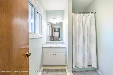 Bath - 1335 Maycroft Rd, Lansing, MI 48917 photo 2 of 3
