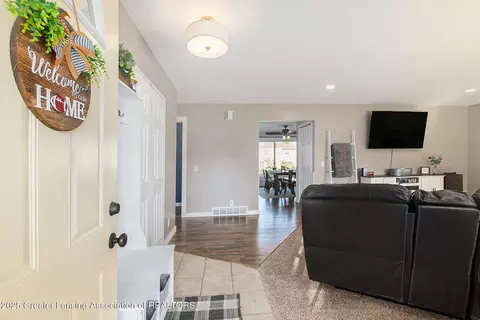 Entry Way - 1335 Maycroft Rd, Lansing, MI 48917 photo 1 of 2