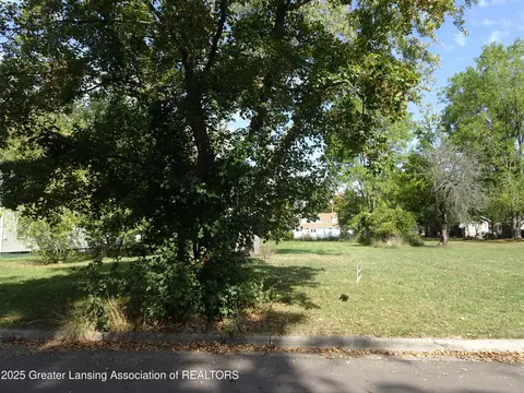 2416 Midwood St, Lansing, MI 48911