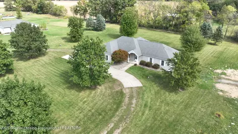 6607 Omara Dr, Eaton Rapids, MI 48827