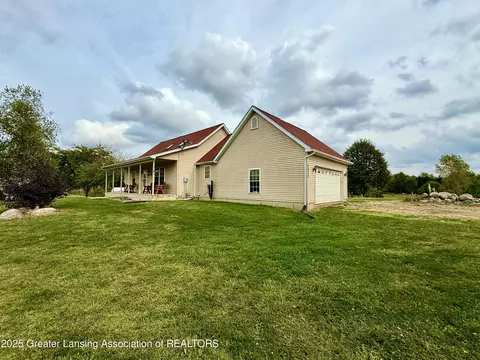 8839 Timber Ln, Charlotte, MI 48813