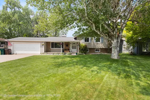 2515 Kuerbitz Dr, Lansing, MI 48906