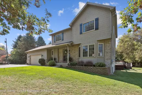 881 Oakhurst Rd, Fowlerville, MI 48836