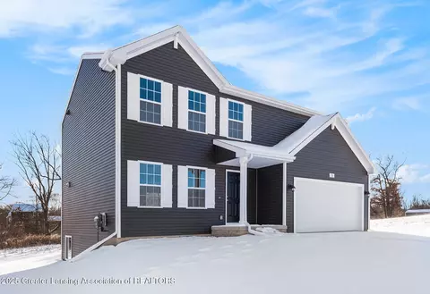 618 St Andrews Dr, Eaton Rapids, MI 48827