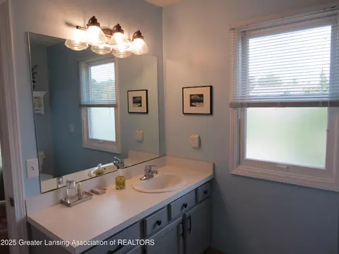 Bath - 1111 Lacosta Dr, Dewitt, MI 48820 photo 4 of 6