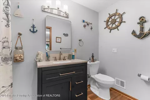Bath - 7519 Echo Ln, Lansing, MI 48917 photo 4 of 4