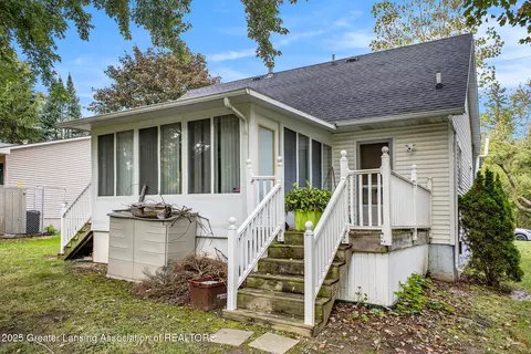 706 E Railroad St, Saint Johns, MI 48879 photo 17