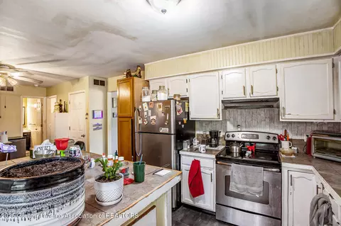 706 E Railroad St, Saint Johns, MI 48879 photo 9