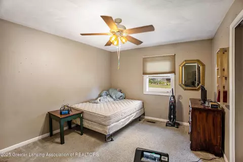 706 E Railroad St, Saint Johns, MI 48879 photo 12