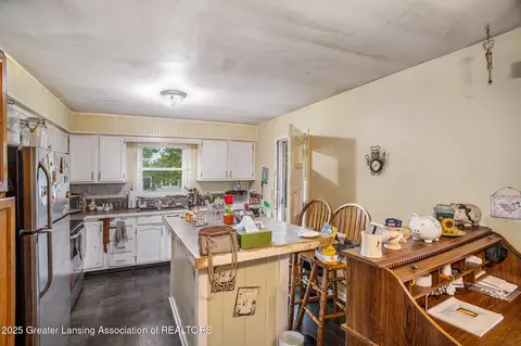 706 E Railroad St, Saint Johns, MI 48879 photo 8