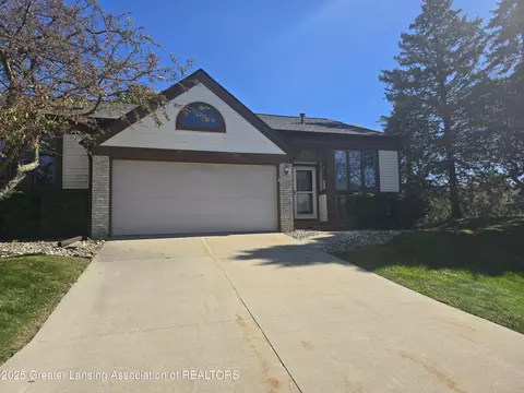 1108 Summergreen Ln, Lansing, MI 48917