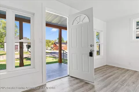 Entry Way - 422 E Second St, Perry, MI 48872 photo 1 of 3