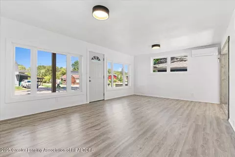 Living - 422 E Second St, Perry, MI 48872 photo 3 of 5