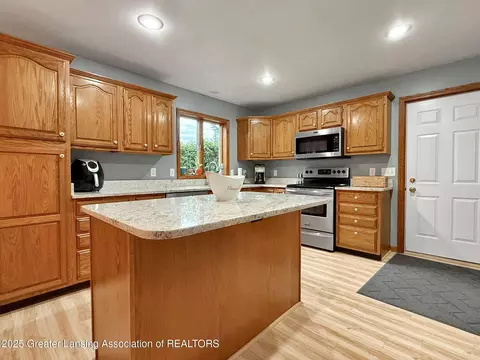 Kitchen - 3710 W Herbison Rd, Dewitt, MI 48820 photo 2 of 5