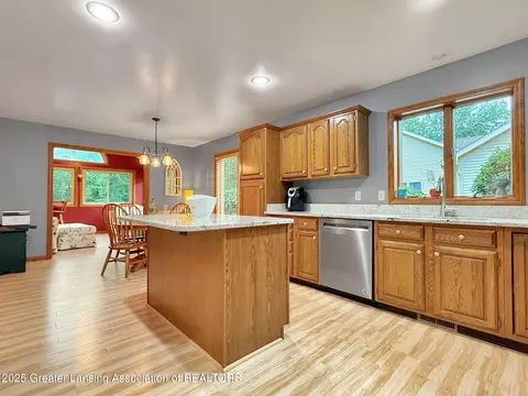 Kitchen - 3710 W Herbison Rd, Dewitt, MI 48820 photo 3 of 5