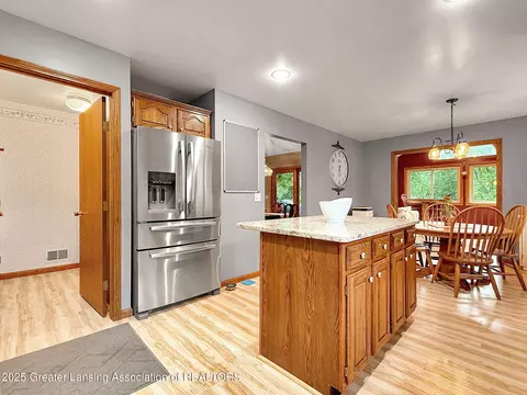 Kitchen - 3710 W Herbison Rd, Dewitt, MI 48820 photo 4 of 5