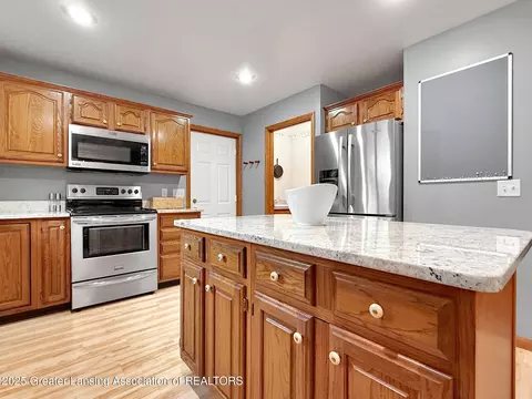 Kitchen - 3710 W Herbison Rd, Dewitt, MI 48820 photo 5 of 5