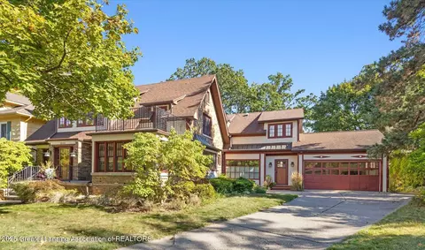 1046 Cresenwood Rd, East Lansing, MI 48823