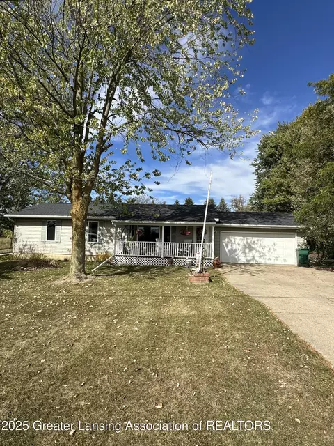 1630 W Kinley Rd, Saint Johns, MI 48879