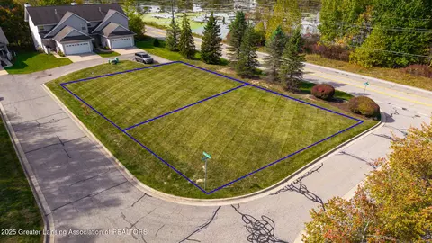 1108 W Maide Marians Ct, Williamston, MI 48895