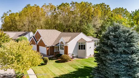 8 Aviemore Dr, Mason, MI 48854
