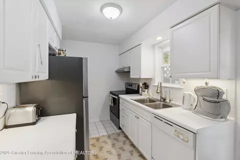 Kitchen - 6223 Beechfield Dr, Lansing, MI 48911 photo 2 of 3