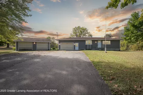 4410 S Center Rd, Burton, MI 48529