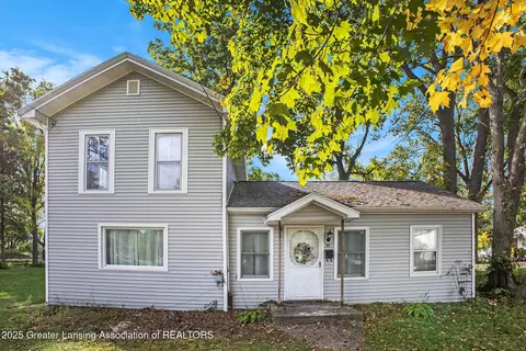 715 N Clinton Ave, Saint Johns, MI 48879