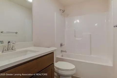 Bath - 982 Norway Dr, Fowler, MI 48835 photo 2 of 6