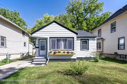 908 Clyde St, Lansing, MI 48915