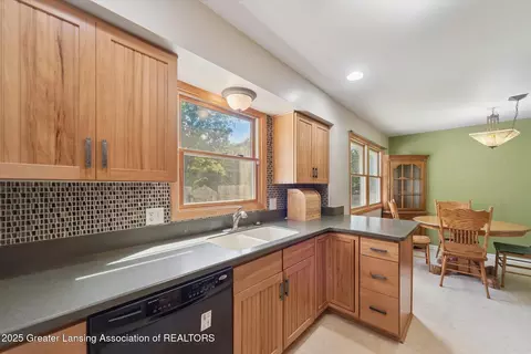 2986 Beech Ridge Dr, Lansing, MI 48911 photo 13